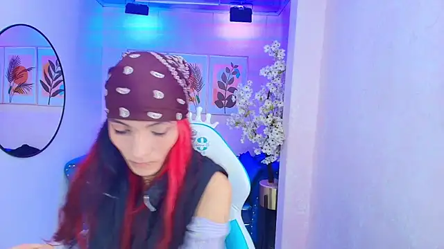 Dafne huges online show from September 25, 7:45 pm