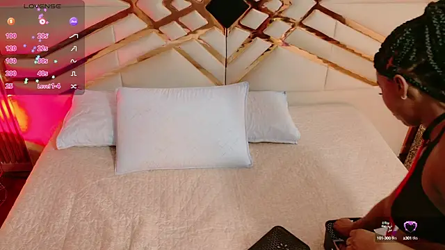 Snapshot of petitelittleebony chatting on September 26, 2:53 am petitelittleebony online show from September 26, 2:53 am