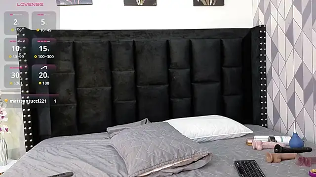 Snapshot of petitelittleebony chatting on October 5, 12:10 pm petitelittleebony online show from October 5, 12:10 pm