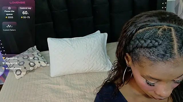 Snapshot of petitelittleebony chatting on October 23, 3:01 am petitelittleebony online show from October 23, 3:01 am