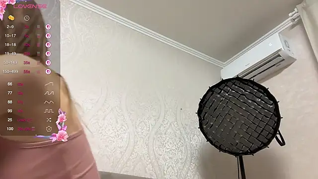 Snapshot of anna_kiss69 chatting on October 28, 5:08 pm anna kiss69 online show from October 28, 5:08 pm