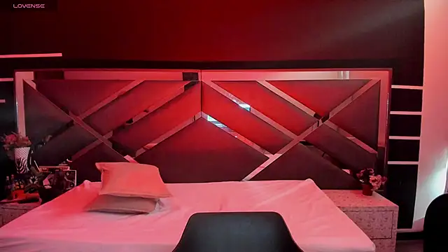 Snapshot of SexyNaf chatting on September 19, 7:57 pm SexyNaf online show from September 19, 7:57 pm