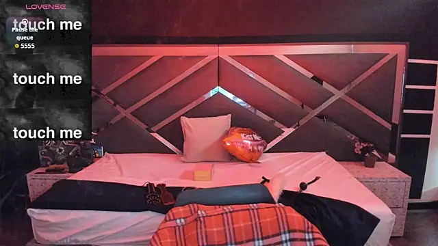 Snapshot of SexyNaf chatting on September 27, 8:38 pm SexyNaf online show from September 27, 8:38 pm