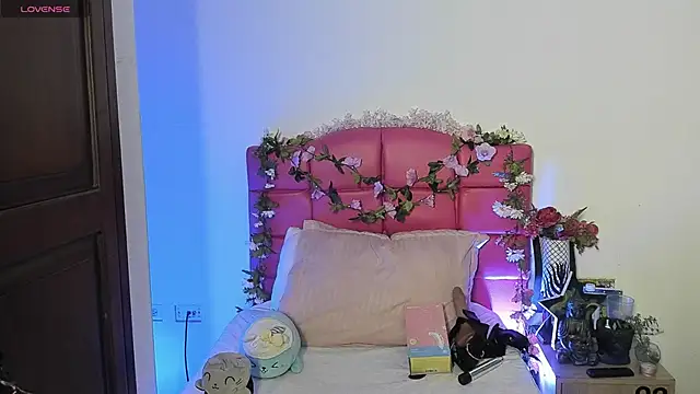 Snapshot of SexyNaf chatting on October 27, 7:19 pm SexyNaf online show from October 27, 7:19 pm