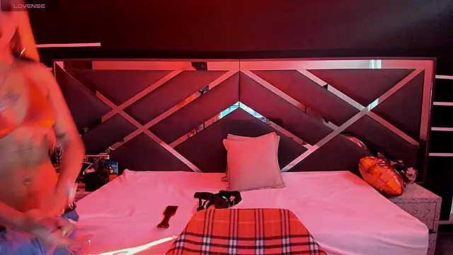 Snapshot of SexyNaf chatting on September 22, 7:56 pm SexyNaf online show from September 22, 7:56 pm