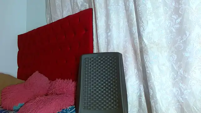 Snapshot of cristinamontiel chatting on October 7, 3:27 pm cristinamontiel online show from October 7, 3:27 pm