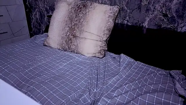 Kristy-Max online show from April 13, 9:15 pm