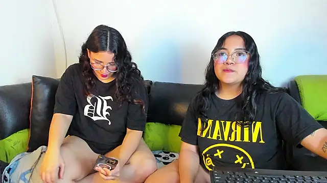 maddie-and-chelsea- online show from March 2, 5:08 am