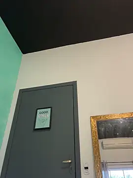 Snapshot of xMirana_ chatting on October 3, 9:36 am xMirana online show from October 3, 9:36 am