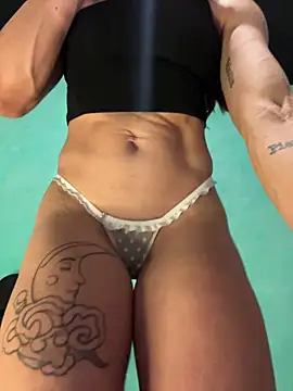 Snapshot of xMirana_ chatting on September 24, 8:13 am xMirana online show from September 24, 8:13 am