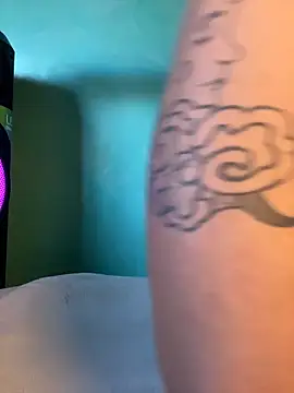 Snapshot of xMirana_ chatting on October 26, 9:49 am xMirana online show from October 26, 9:49 am