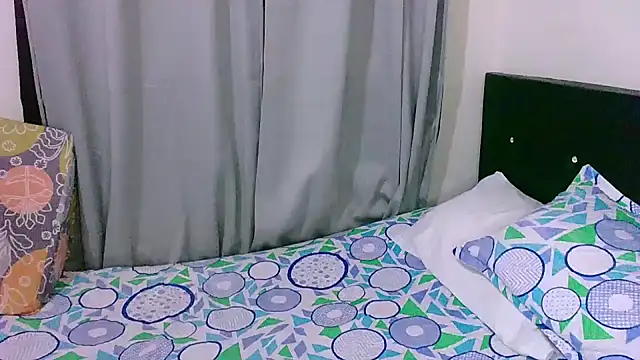 zaray bella online show from October 11, 8:00 pm