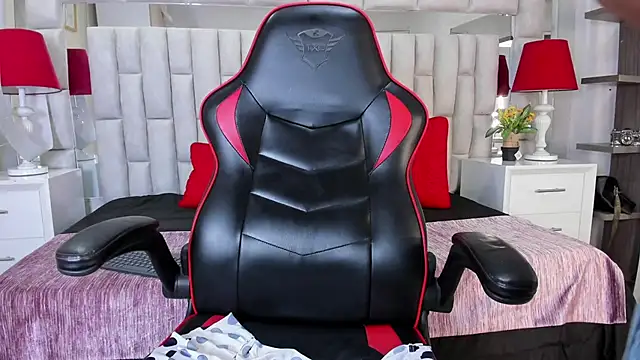 Snapshot of lyzzi_smith01 chatting on September 23, 7:56 pm lyzzi smith01 online show from September 23, 7:56 pm