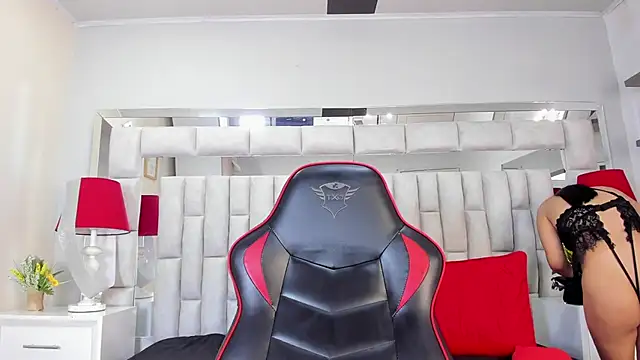 Snapshot of lyzzi_smith01 chatting on September 24, 7:57 pm lyzzi smith01 online show from September 24, 7:57 pm