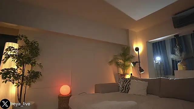 Snapshot of freyacherie chatting on September 19, 5:56 pm freyacherie online show from September 19, 5:56 pm