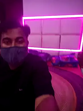 Snapshot of delstrip_couple chatting on September 19, 9:25 pm delstrip couple online show from September 19, 9:25 pm