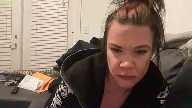 Snapshot of RavenRayyy chatting on October 30, 6:27 am RavenRayyy online show from October 30, 6:27 am