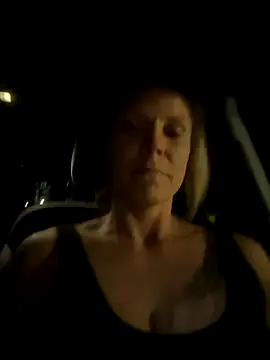 Snapshot of hotNReady6969 chatting on October 25, 11:33 pm hotNReady6969 online show from October 25, 11:33 pm