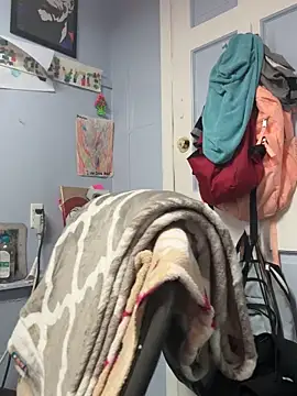 Snapshot of hotNReady6969 chatting on October 3, 1:00 am hotNReady6969 online show from October 3, 1:00 am