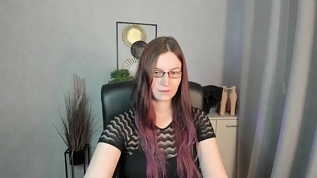 emmaxDelight online show from April 15, 6:14 am