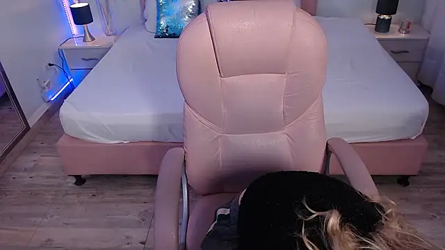 zoe jones13 online show from March 9, 3:31 am