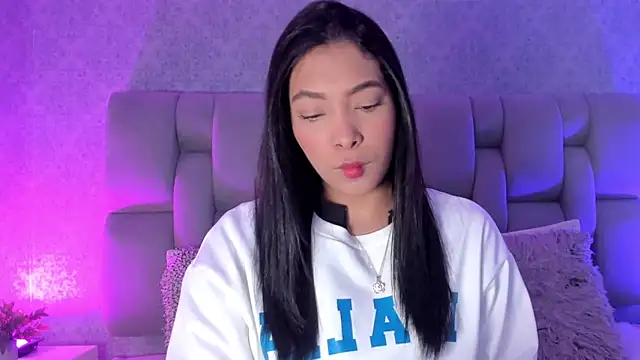 Snapshot of KarolRojas_ chatting on October 6, 3:34 am KarolRojas online show from October 6, 3:34 am