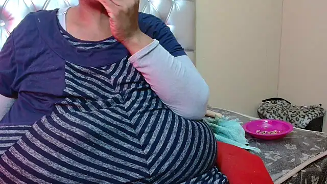 Snapshot of tinagiant chatting on September 17, 5:38 am tinagiant online show from September 17, 5:38 am