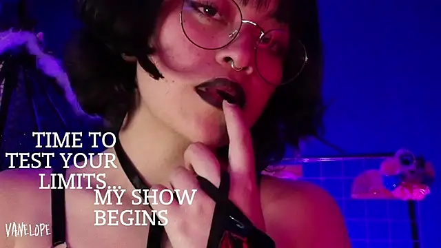 Snapshot of vanelope11 chatting on October 2, 7:41 pm vanelope11 online show from October 2, 7:41 pm