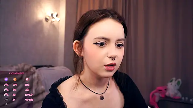 Snapshot of DevonaBucher chatting on October 13, 5:32 am DevonaBucher online show from October 13, 5:32 am