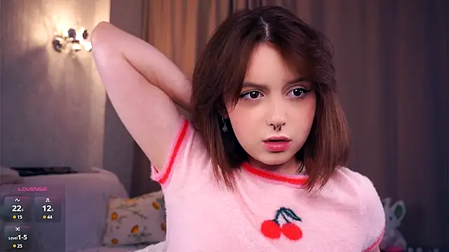 Snapshot of DevonaBucher chatting on October 5, 5:45 am DevonaBucher online show from October 5, 5:45 am