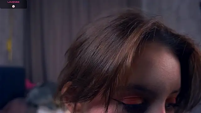 Snapshot of DevonaBucher chatting on October 26, 5:03 am DevonaBucher online show from October 26, 5:03 am