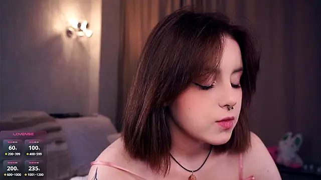 Snapshot of DevonaBucher chatting on October 4, 5:24 am DevonaBucher online show from October 4, 5:24 am