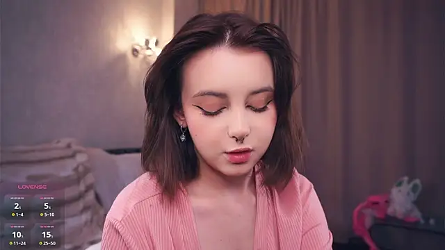 Snapshot of DevonaBucher chatting on September 19, 5:28 am DevonaBucher online show from September 19, 5:28 am