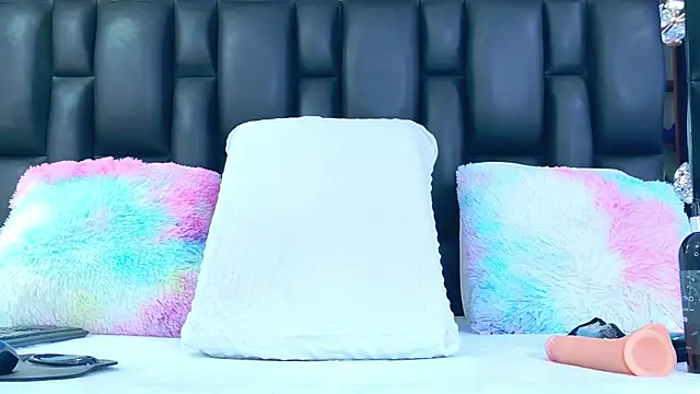 DahianaMoss online show from October 20, 12:30 pm