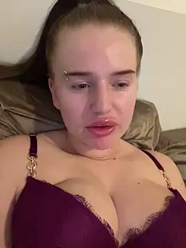 yourhornyslut online show from May 4, 8:01 pm