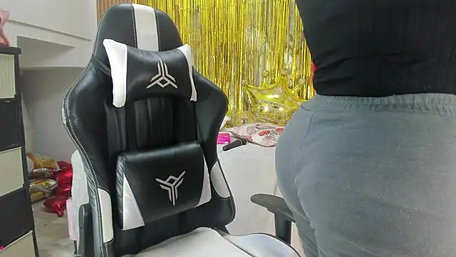 Snapshot of Danna_topless chatting on October 16, 12:30 pm Danna topless online show from October 16, 12:30 pm