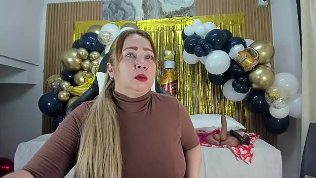 Snapshot of Danna_topless chatting on September 19, 12:04 pm Danna topless online show from September 19, 12:04 pm