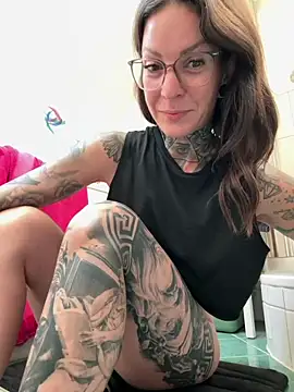 BrownieyQueen online show from June 18, 5:51 pm