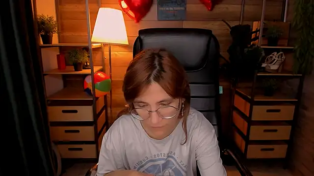 Moon13152 online show from October 8, 8:35 pm