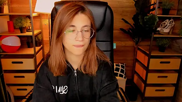 Moon13152 online show from September 30, 8:46 pm