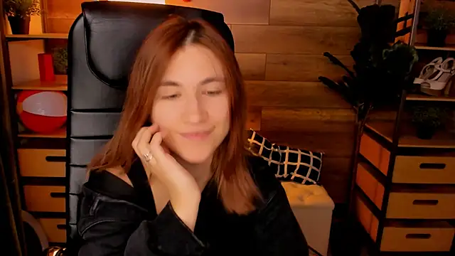 Moon13152 online show from October 1, 8:47 pm