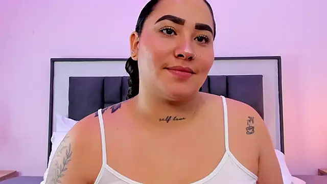 Snapshot of Ayla_martinez chatting on October 15, 3:53 am Ayla martinez online show from October 15, 3:53 am