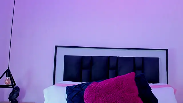 Snapshot of Ayla_martinez chatting on October 27, 2:18 am Ayla martinez online show from October 27, 2:18 am