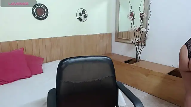 Snapshot of Suxxxy_ chatting on October 15, 3:03 pm Suxxxy online show from October 15, 3:03 pm