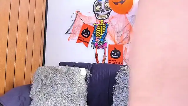 Snapshot of Emma-evans chatting on October 23, 2:56 pm Emma-evans online show from October 23, 2:56 pm