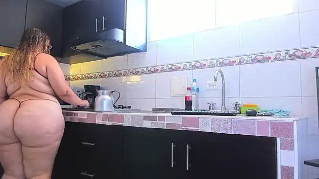 Snapshot of Emma-evans chatting on October 29, 1:58 pm Emma-evans online show from October 29, 1:58 pm