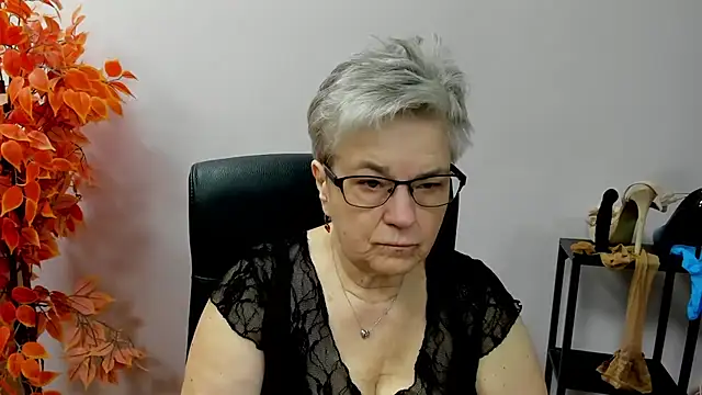 IrisDream online show from October 6, 6:30 am