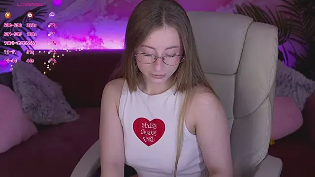 SilverrMoon online show from March 7, 7:15 am