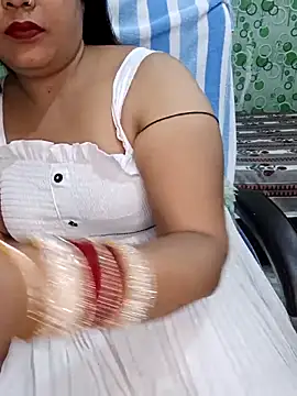 Snapshot of Cute-Raashii chatting on October 10, 1:43 am Cute-Raashii online show from October 10, 1:43 am