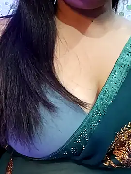 Snapshot of Cute-Raashii chatting on October 9, 1:32 am Cute-Raashii online show from October 9, 1:32 am